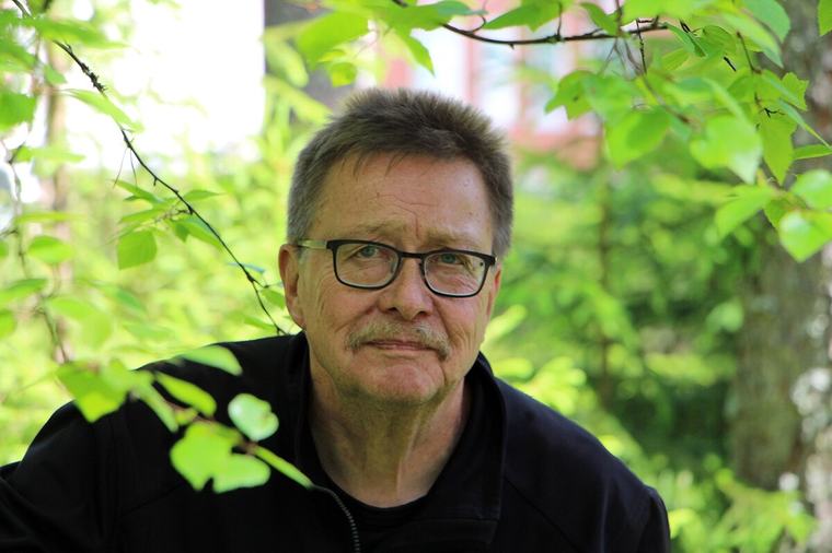 Muistokirjoitus: Ylä-Kainuun pitkäaikainen toimittaja Juhani Mustonen on poissa Ihmiset 28.8.