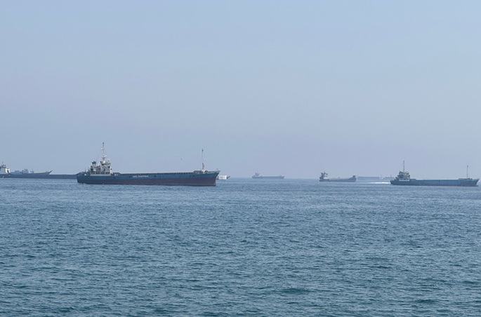 US attacks 3 oil tankers off Iranian coasts, Iran hits 3 oilers in Hormuz