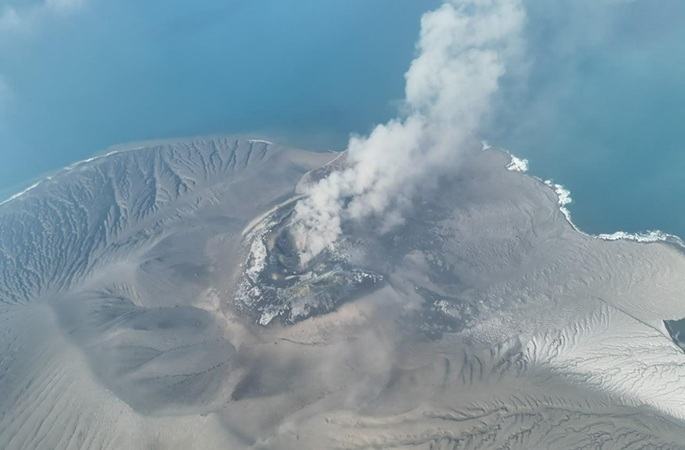 Jakarta airport temporarily closed after volcanic ash detected, flights disrupted