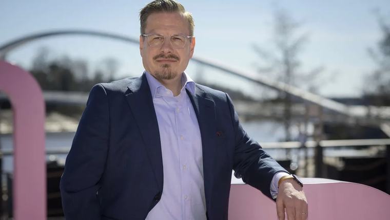 12 500 e/kk – Headhunter Tomi Pyyhtiä lataa: Tällaisia palkkoja johtajille pitäisi maksaa