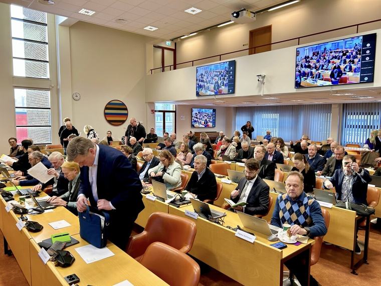 Aluevaltuuston valiokunnilta pyydetään ehdotuksia, joilla saadaan palvelut paremmiksi ja kustannukset kuriin Paikallisuutiset 7.9. | Päivitetty 7.9.