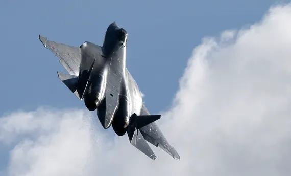 Suhoi Su-57 -hävittäjä esittelee tällä viikolla ”radikaalin uusia aseita”, valmistaja väittää