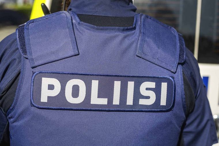 Kemiönsaaressa ajeltiin viikonloppuna päihtyneenä autoilla ja veneellä