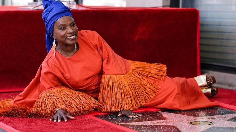 Maailmanmusiikkitähti Angélique Kidjo: Nuorten ääni on kuultava – kuolema varjosti Helsingin konserttia