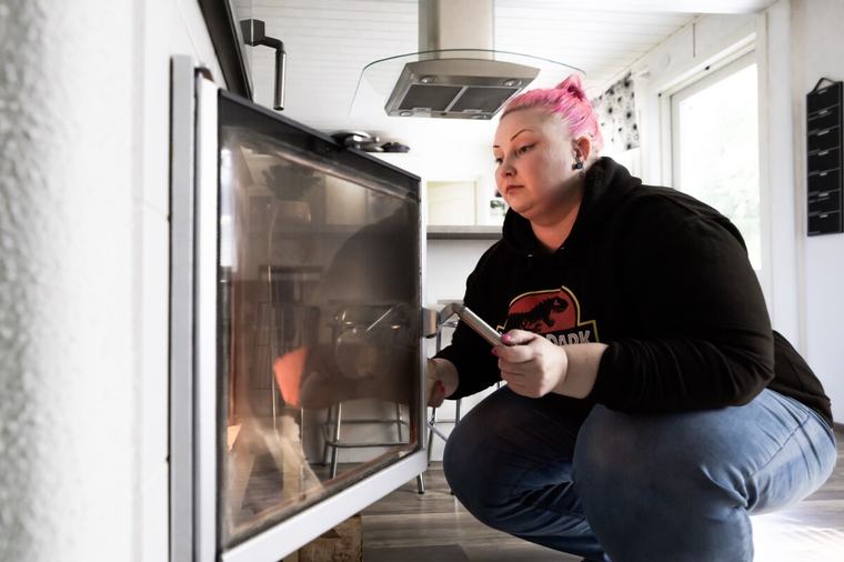 2 100 euroa pelkkään sähkönsiirtoon vuodessa – kajaanilainen Katja Mehtonen-Remes pitää hintaa kestämättömänä: ”Joutuu jo aika paljon nipistämään kaikesta muusta” Paikallisuutiset 27.8.